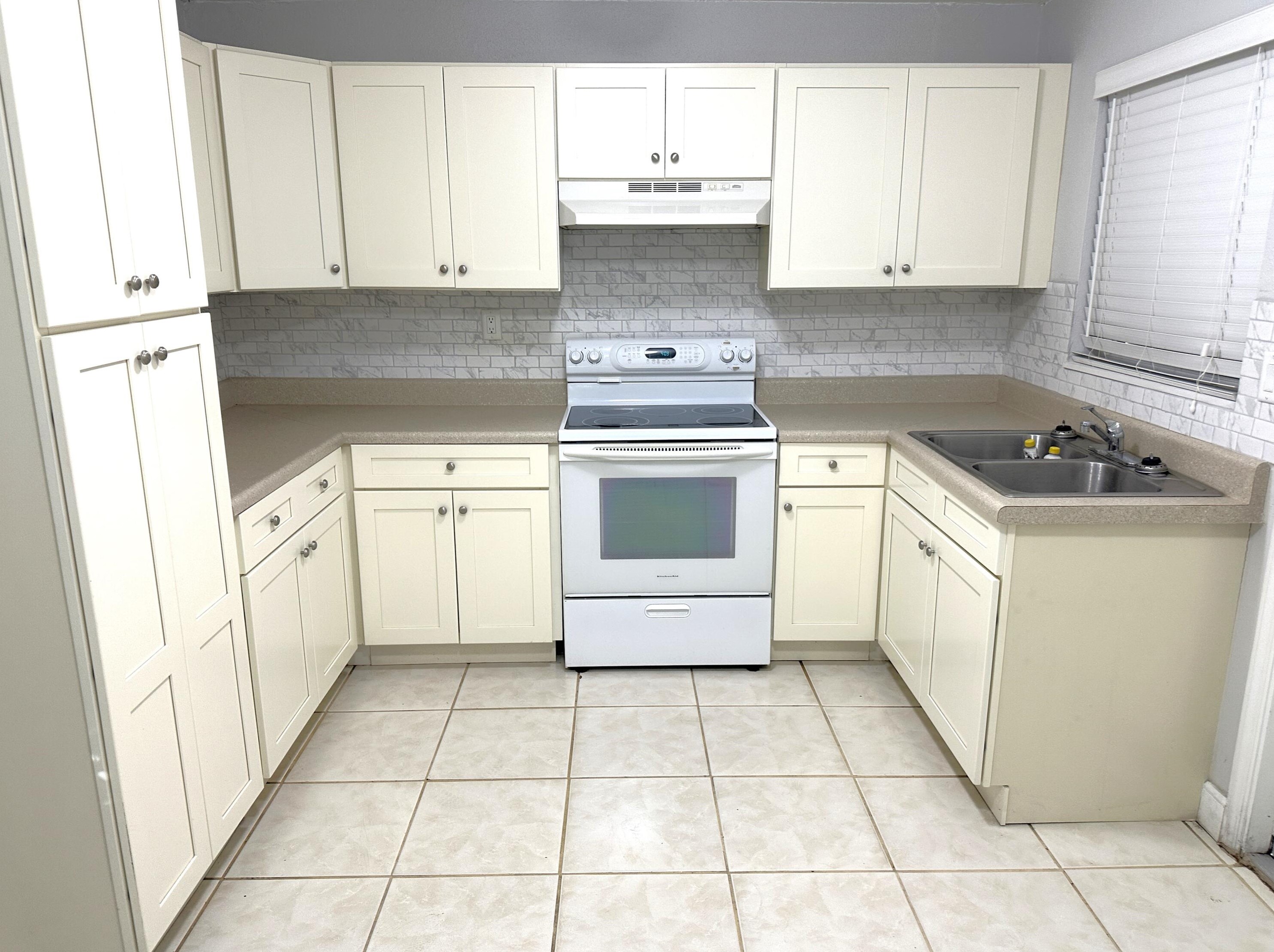 1317 W 24th St, West Palm Beach, FL 33404