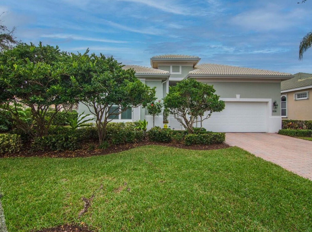 1336 Riverside Ln, Vero Beach, FL 32963-5521
