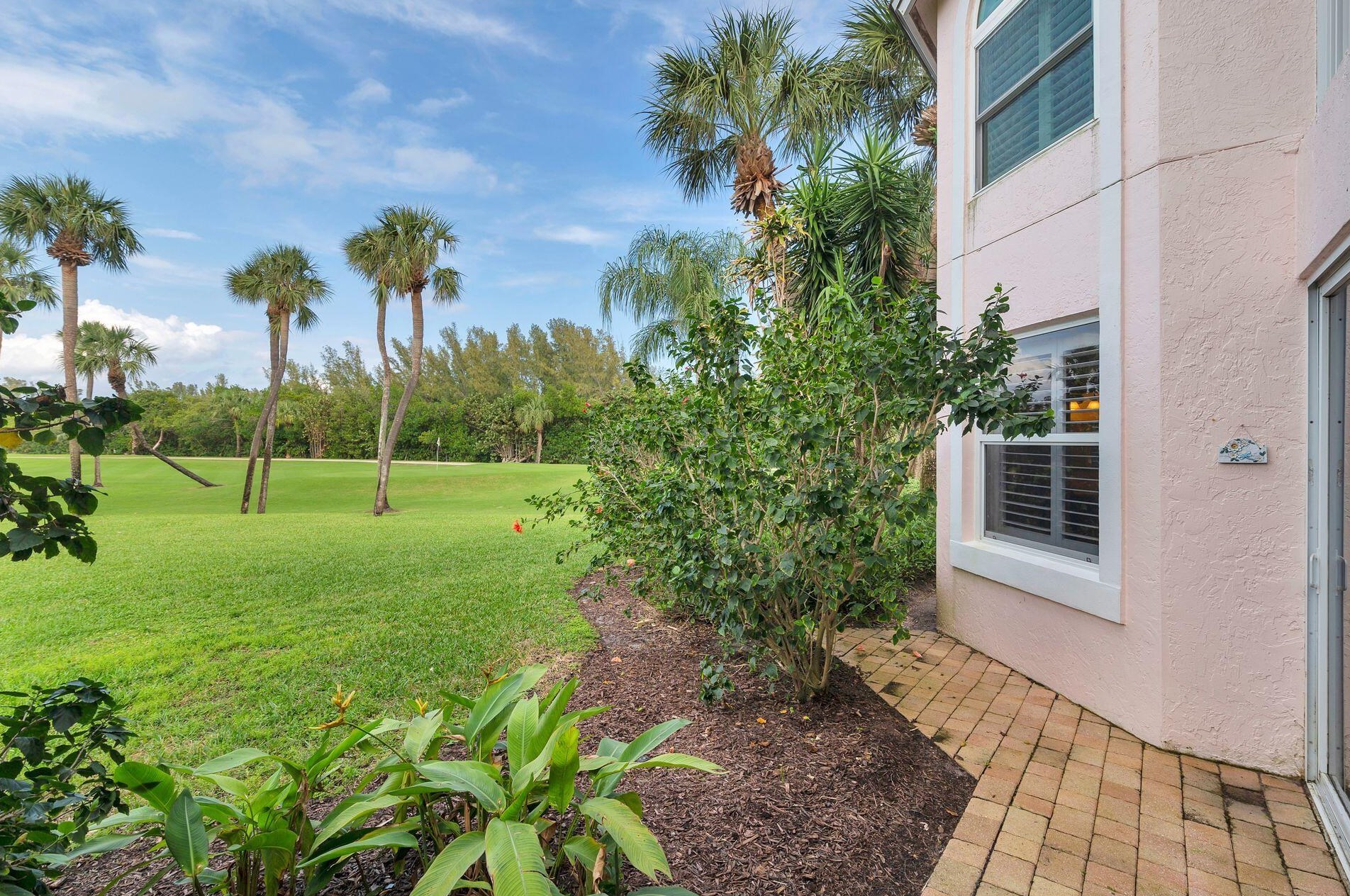 2905 Fairway Dr, Jupiter FL  33477-9521 exterior