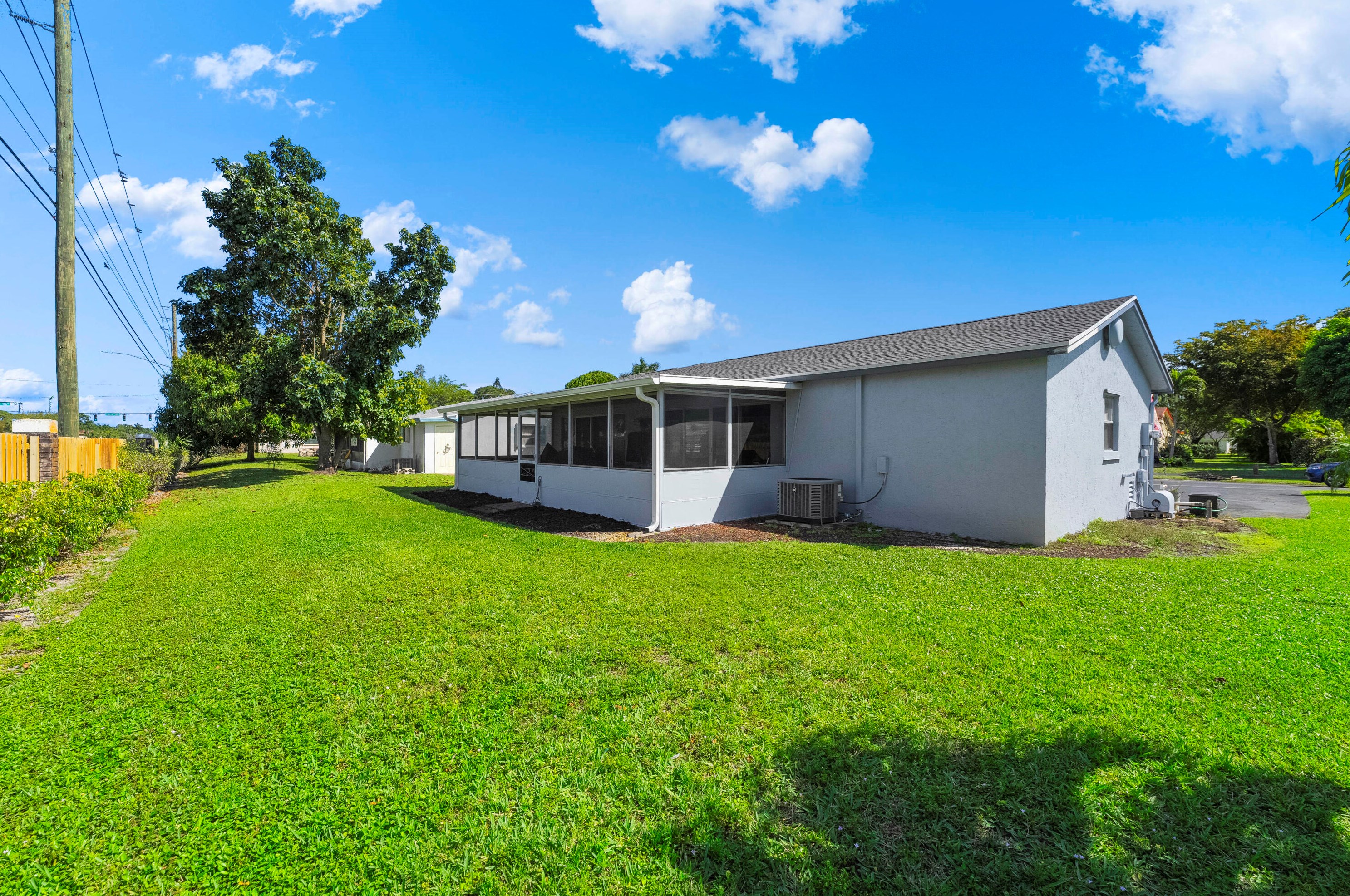 6107 Rainbow Cir, Lake Worth FL  33463-3606 exterior