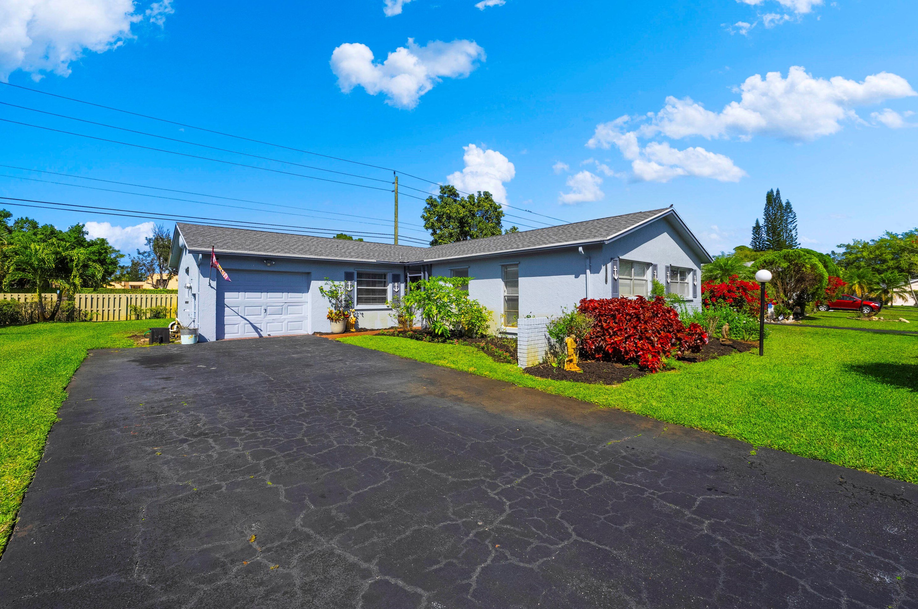 6107 Rainbow Cir, Lake Worth FL  33463-3606 exterior