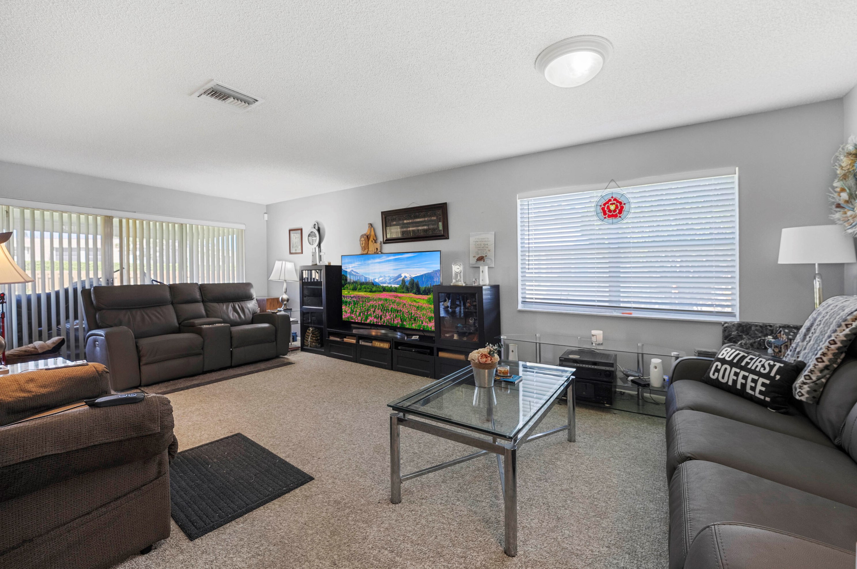 6107 Rainbow Cir, Lake Worth FL  33463-3606 exterior