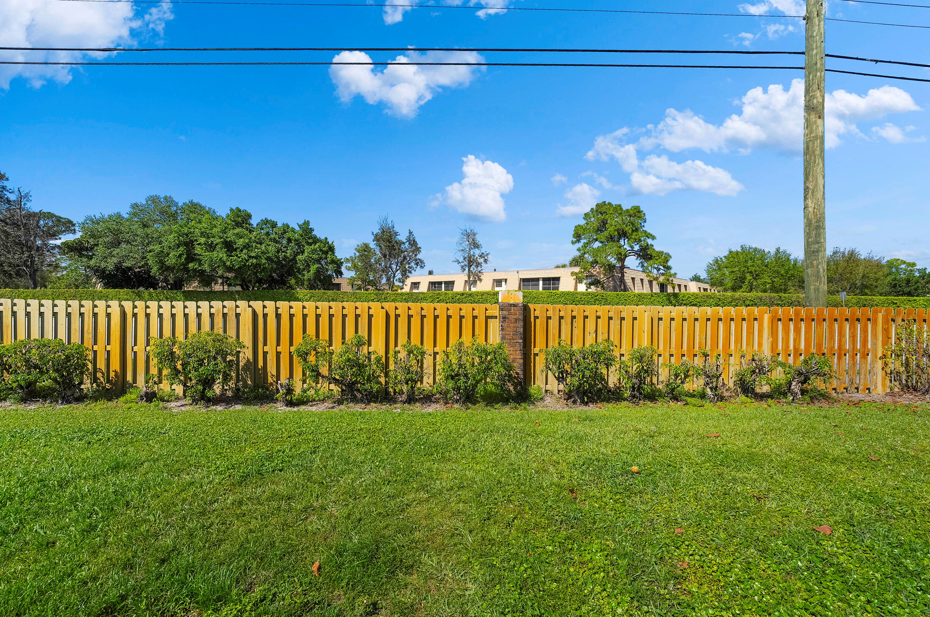 6107 Rainbow Cir, Lake Worth FL  33463-3606 exterior