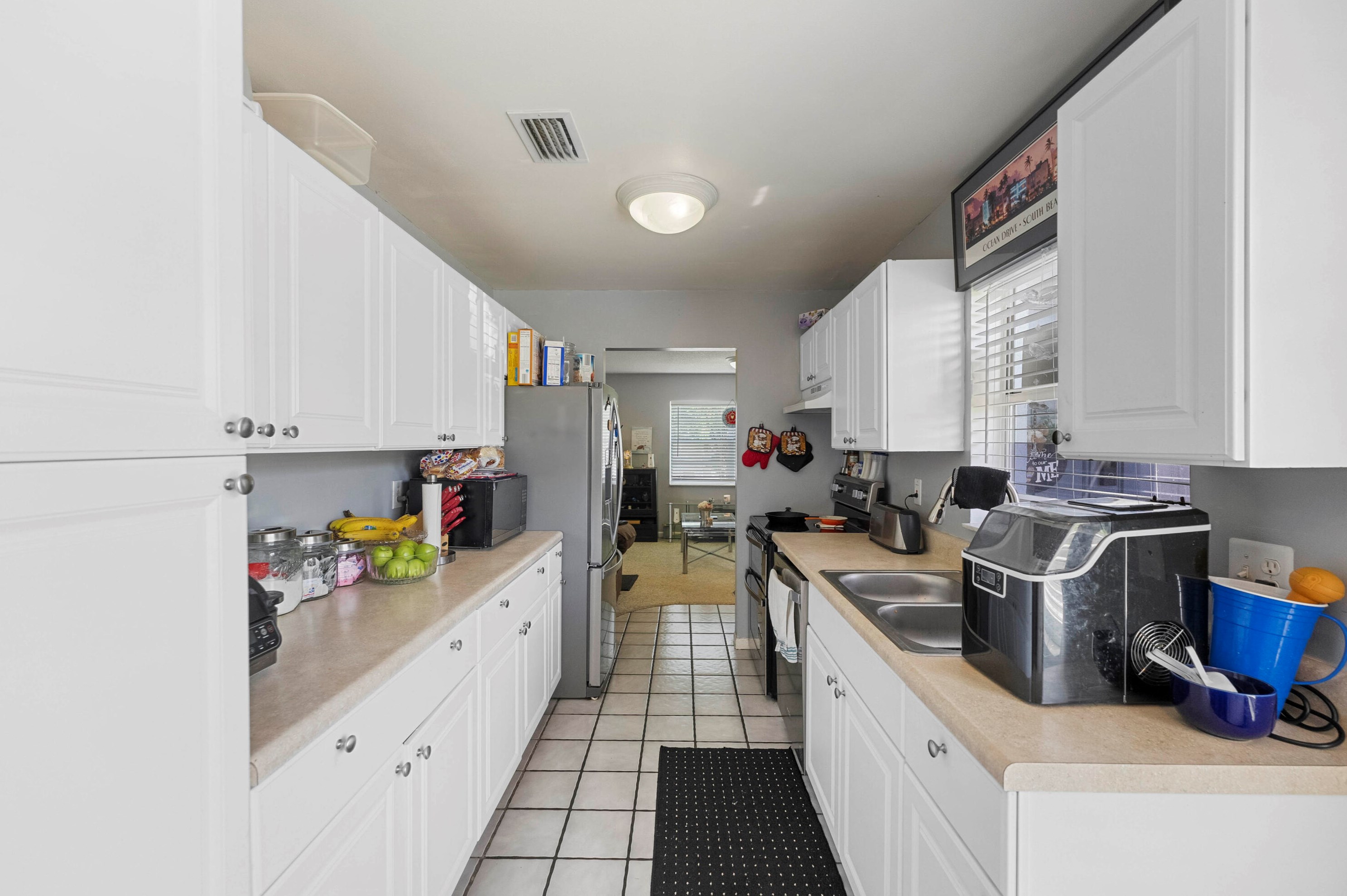 6107 Rainbow Cir, Lake Worth FL  33463-3606 exterior