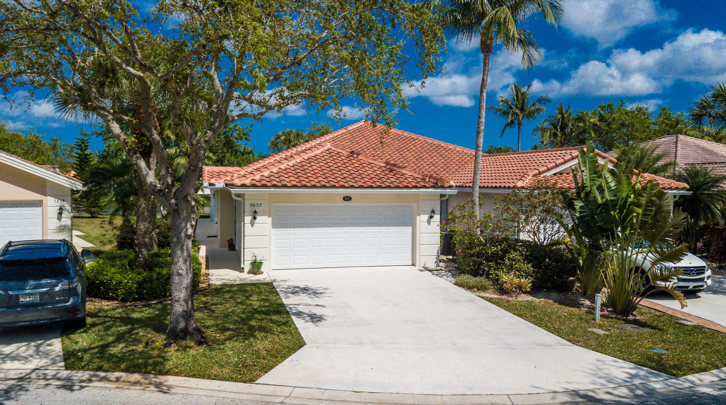 7637 Pine Island Way, West Palm Beach, FL 33411-5801