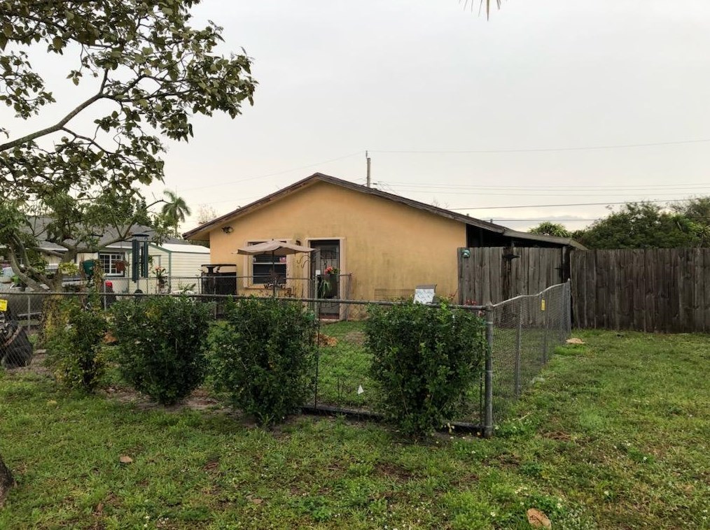 4683 Cambridge St, Lake Worth FL  33463-2215 exterior