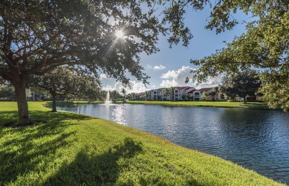 1670 N 42nd Cir #108, Vero Beach, FL 32967