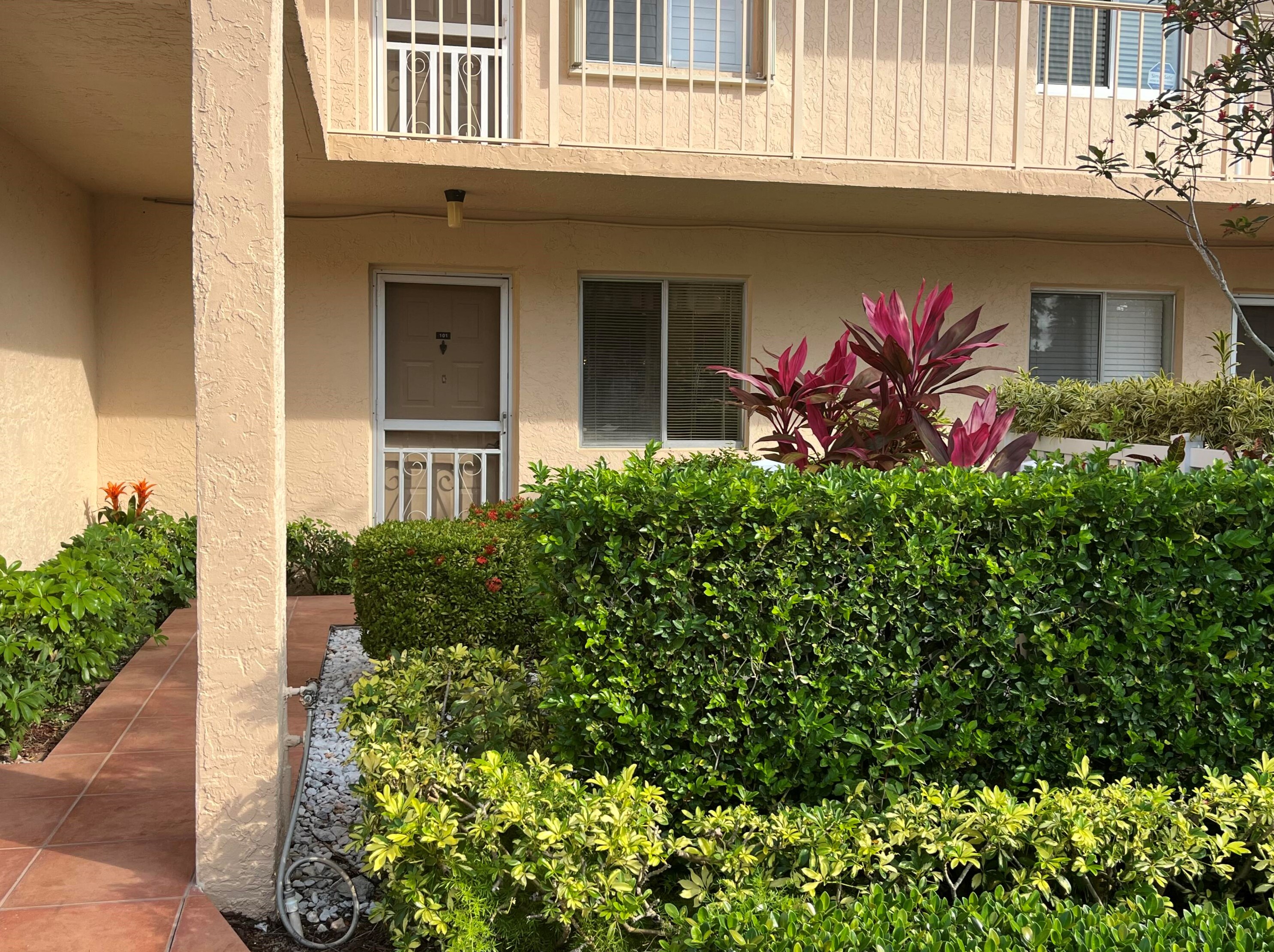 6865 Huntington Ln #101, Delray Beach, FL 33446