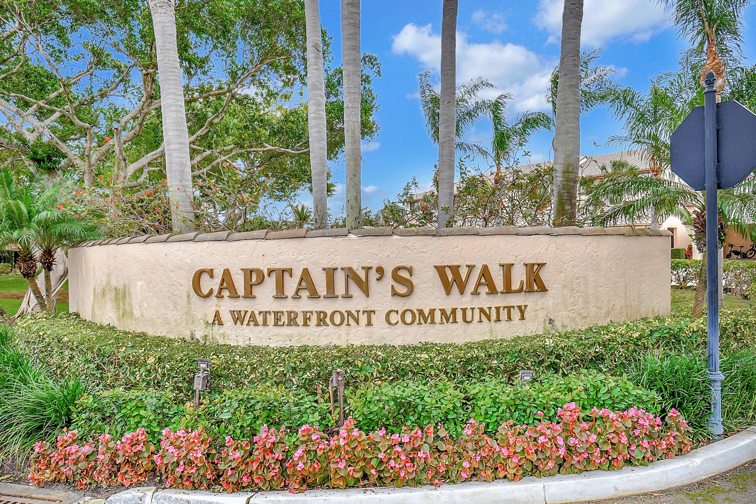 210 Captains Walk, Delray Beach FL  33483-8038 exterior