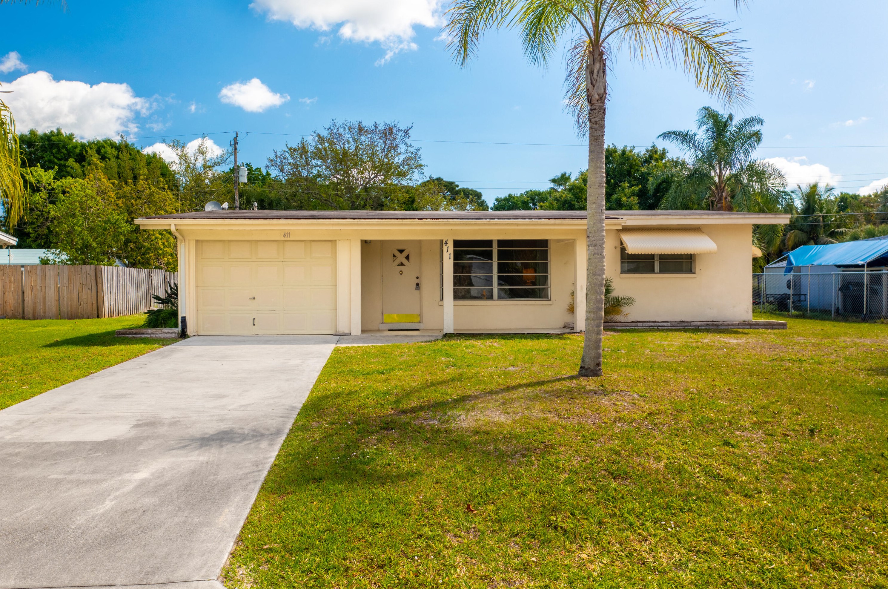411 Coconut Ave, Fort Pierce, FL 34952-1328