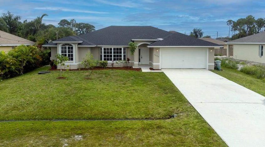 1330 Del Rio Blvd, Fort Pierce, FL 34953-1439