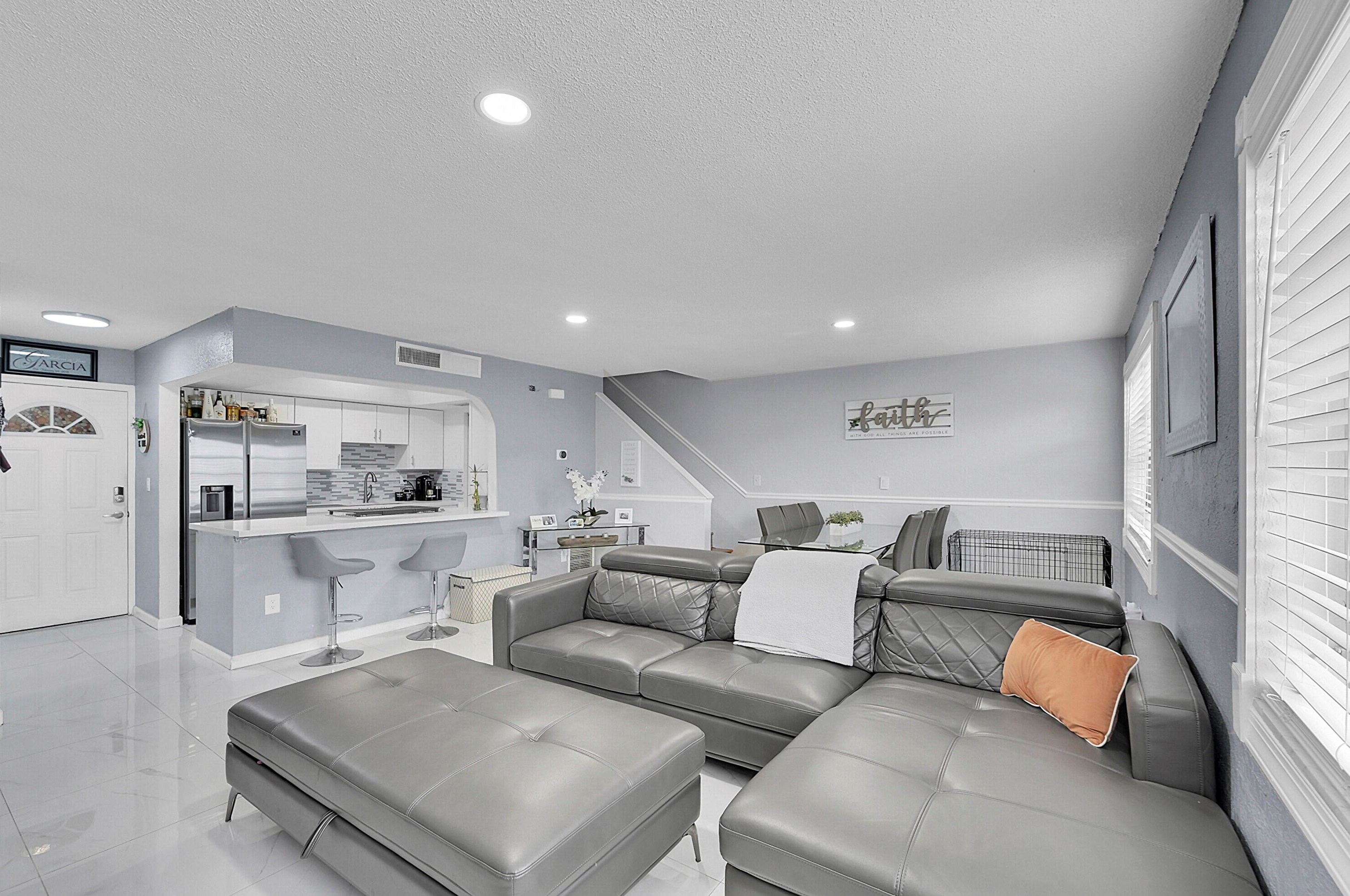 1350 W 53rd St #17, Hialeah, FL 33012