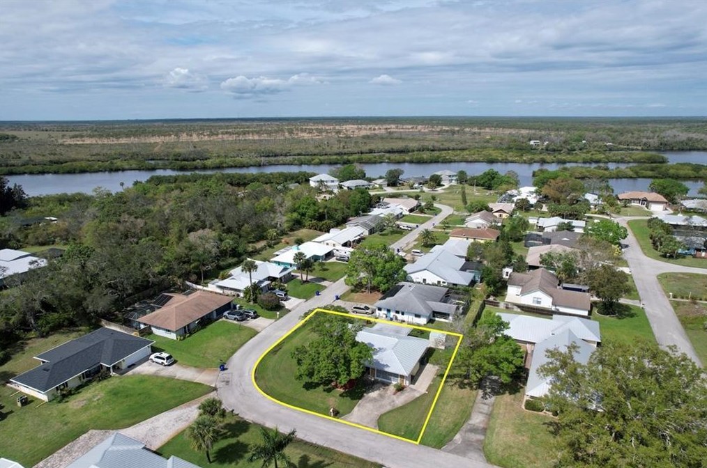 27 Sunset Dr, Sebastian, FL 32958-3514