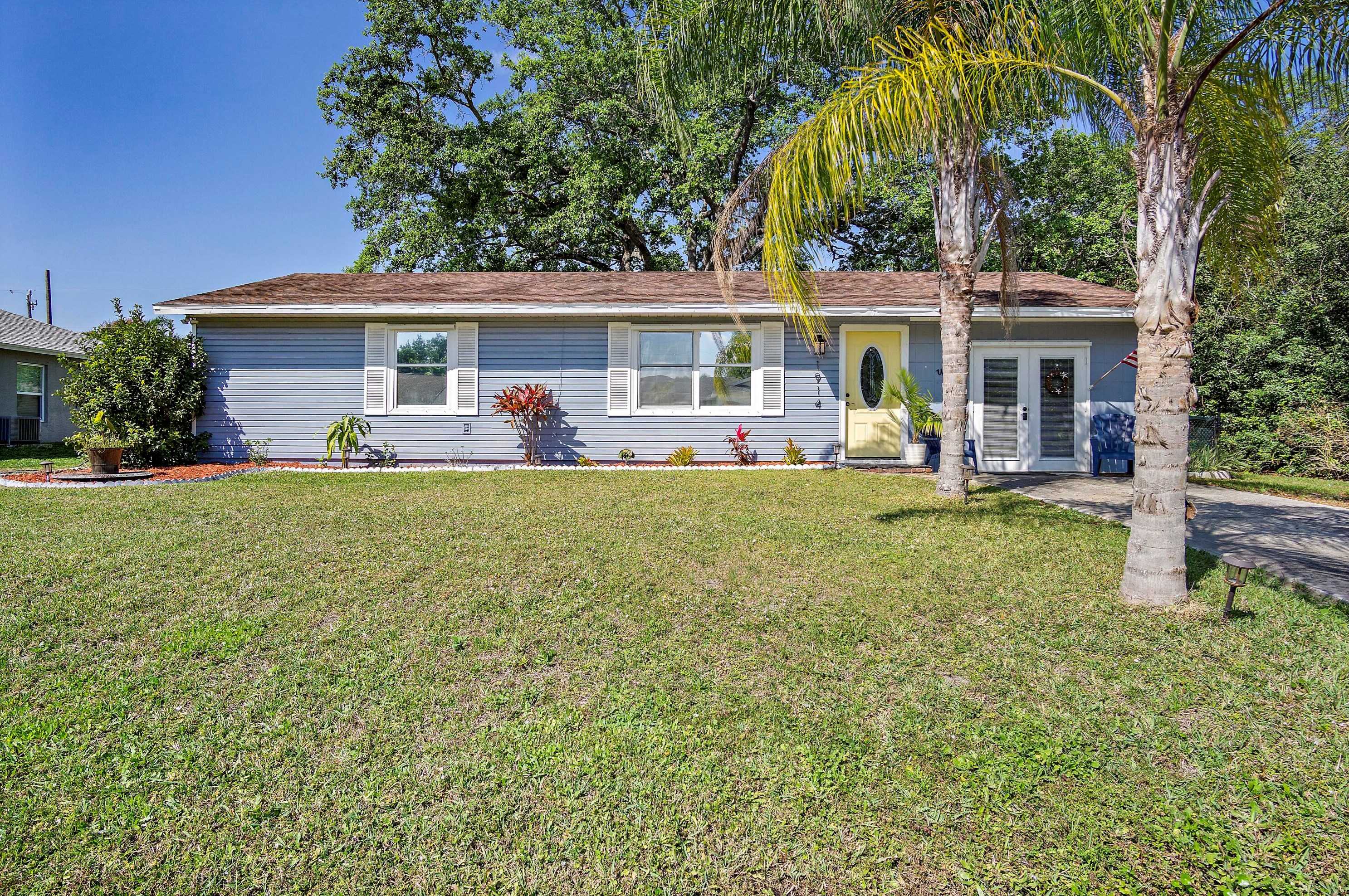 1914 Beauregard St, Fort Pierce, FL 34953-1751