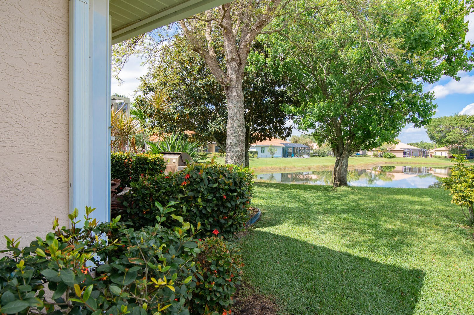 420 Crabapple Cv, Fort Pierce FL  34986-2327 exterior