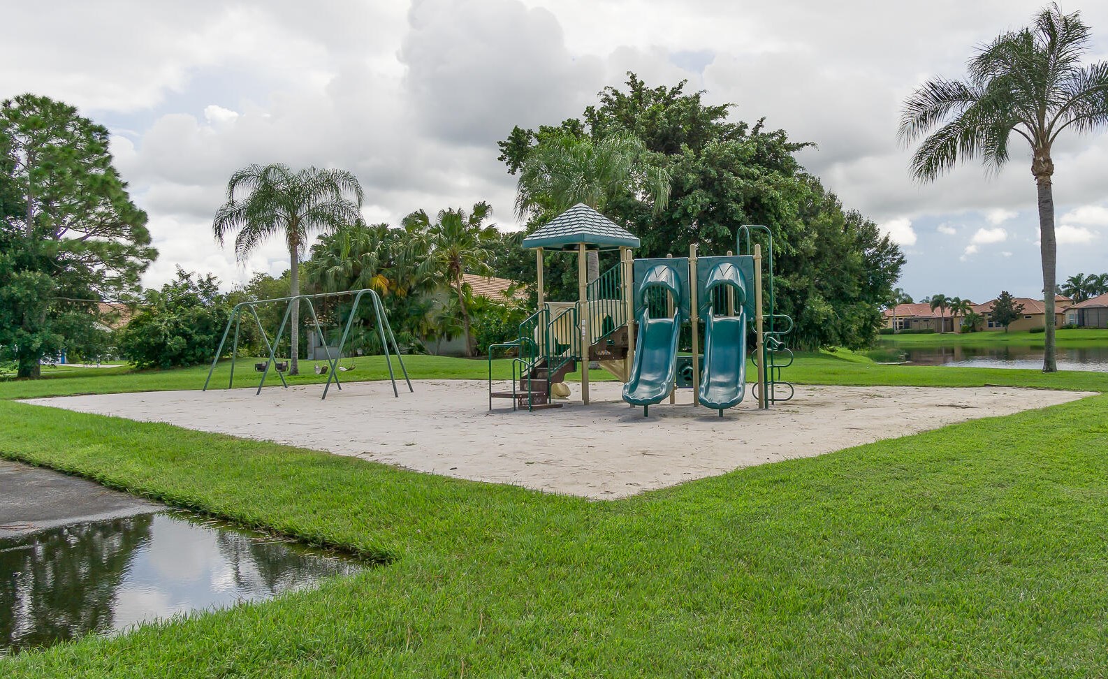 420 Crabapple Cv, Fort Pierce FL  34986-2327 exterior