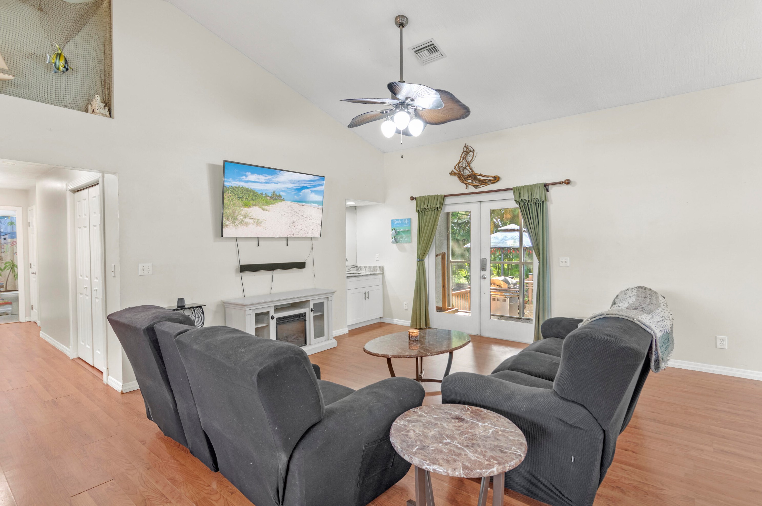 8325 94th Ct, Vero Beach FL  32967-3818 exterior
