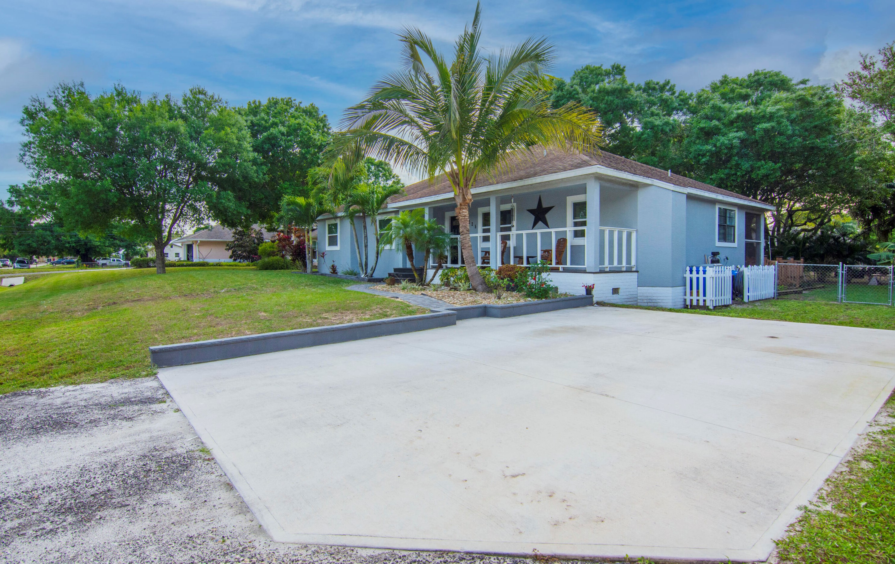 8325 94th Ct, Vero Beach, FL 32967-3818