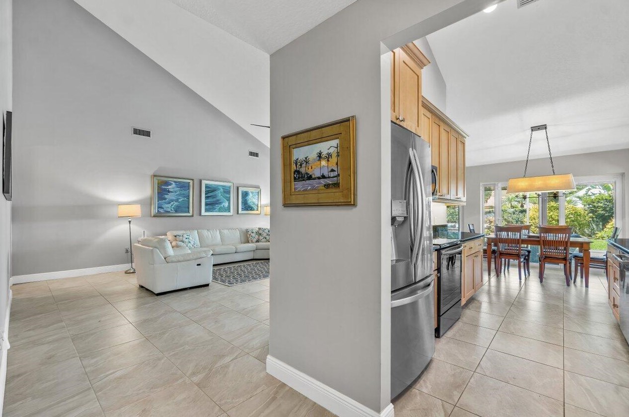 222 Cape Pointe Cir, Jupiter, FL 33477
