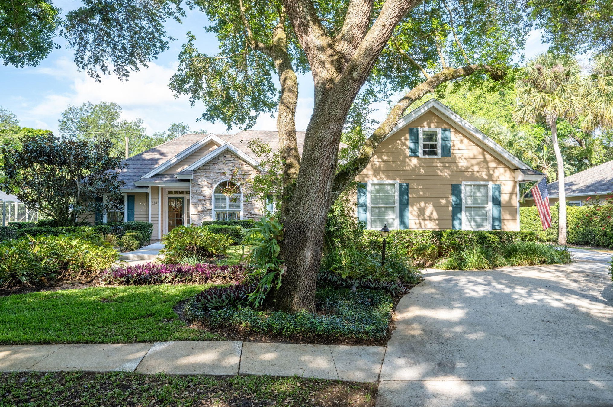 137 38th Ct, Vero Beach FL  32968-2452 exterior