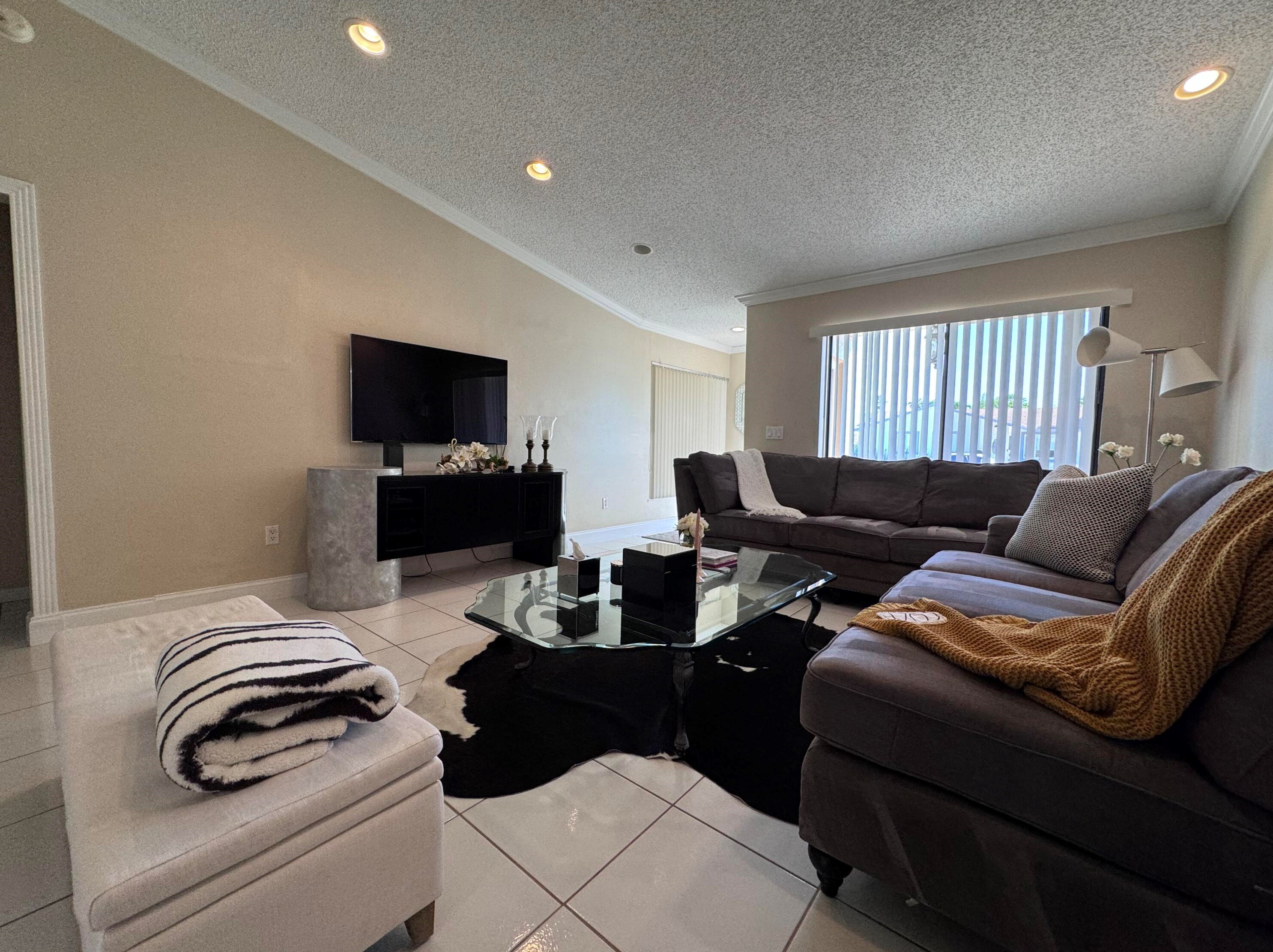 22533 Sw 7th St, Boca Raton, FL 33433