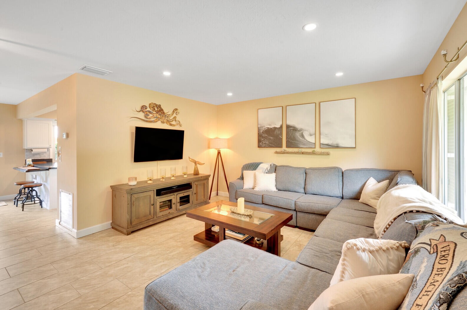 1964 5th Ave, Vero Beach FL  32962-7303 exterior