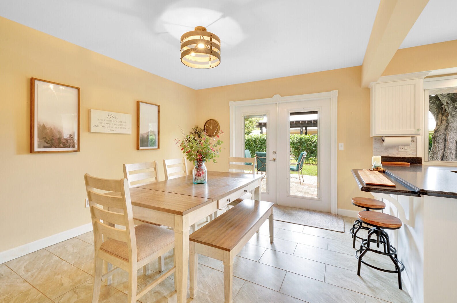 1964 5th Ave, Vero Beach FL  32962-7303 exterior