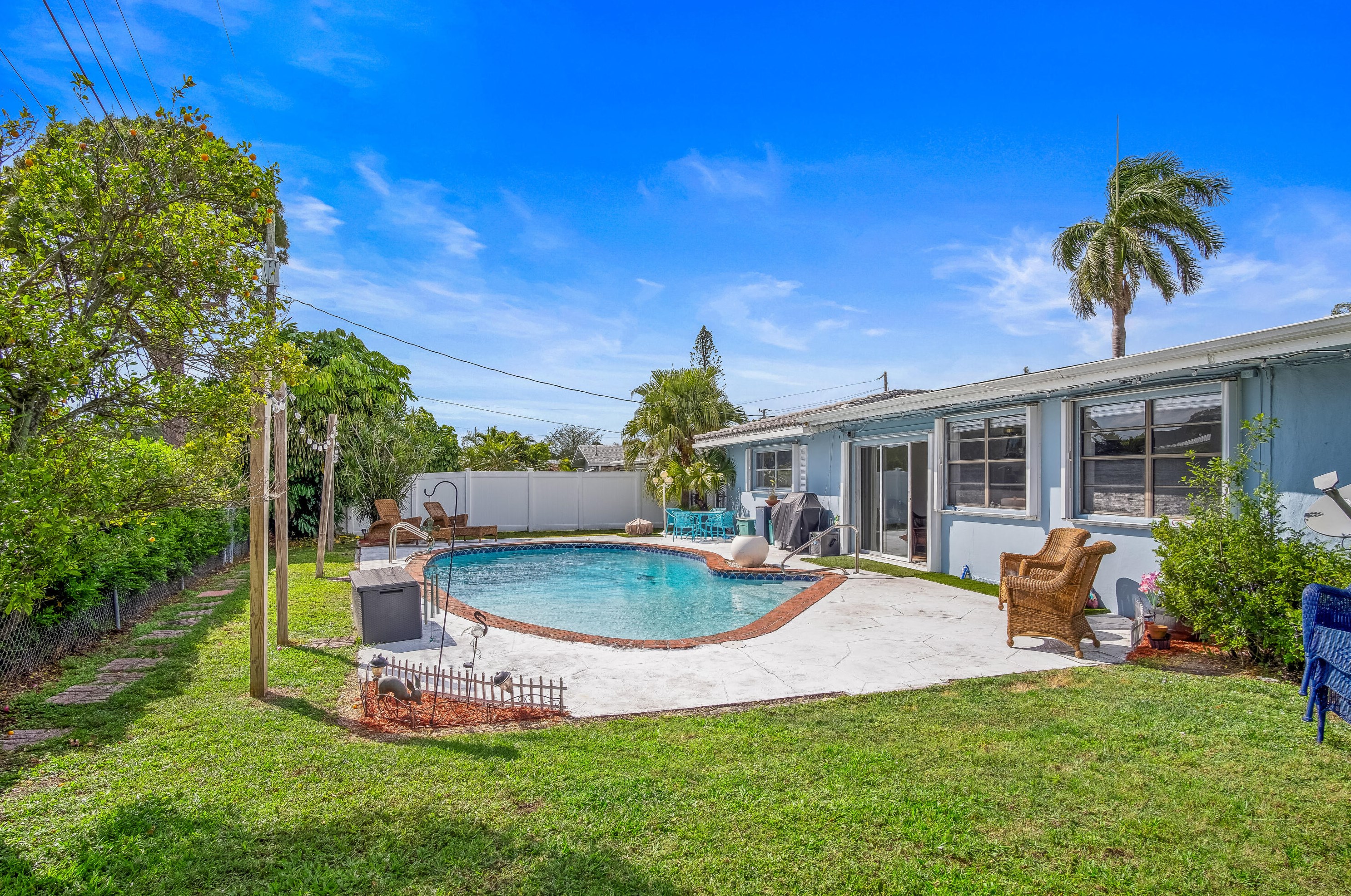 812 Chapel Hl Blvd, Boynton Beach FL 33435-8112 exterior