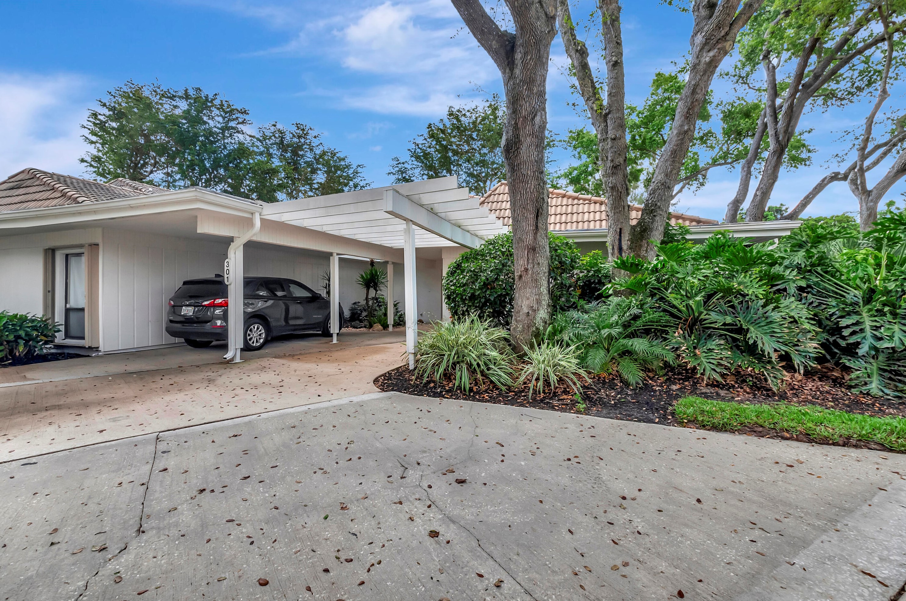 301 Bridgewood Ct, Boca Raton, FL 33434-4165