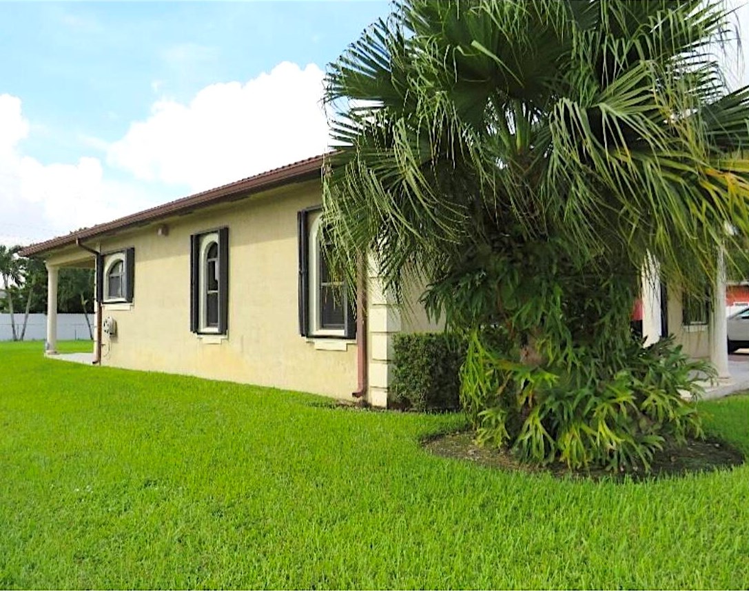 690 57th St, Hialeah FL  33013-1356 exterior