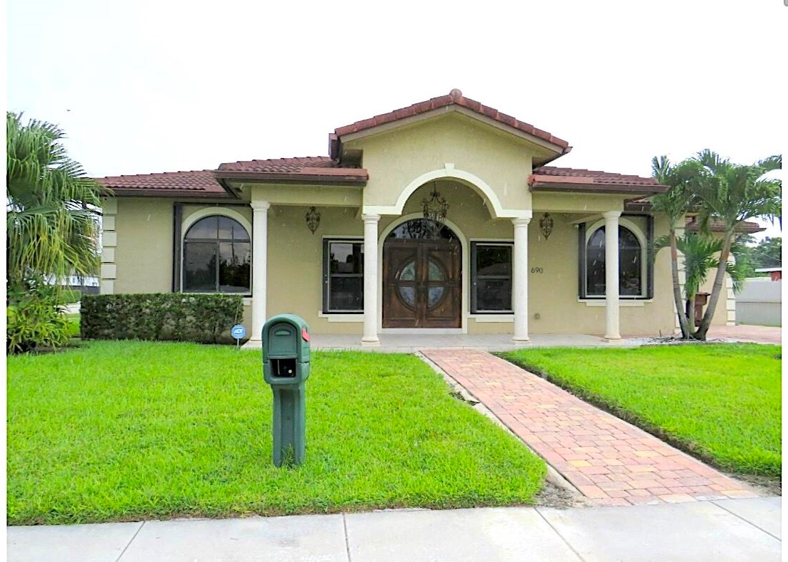 690 E 57th St, Hialeah, FL 33013