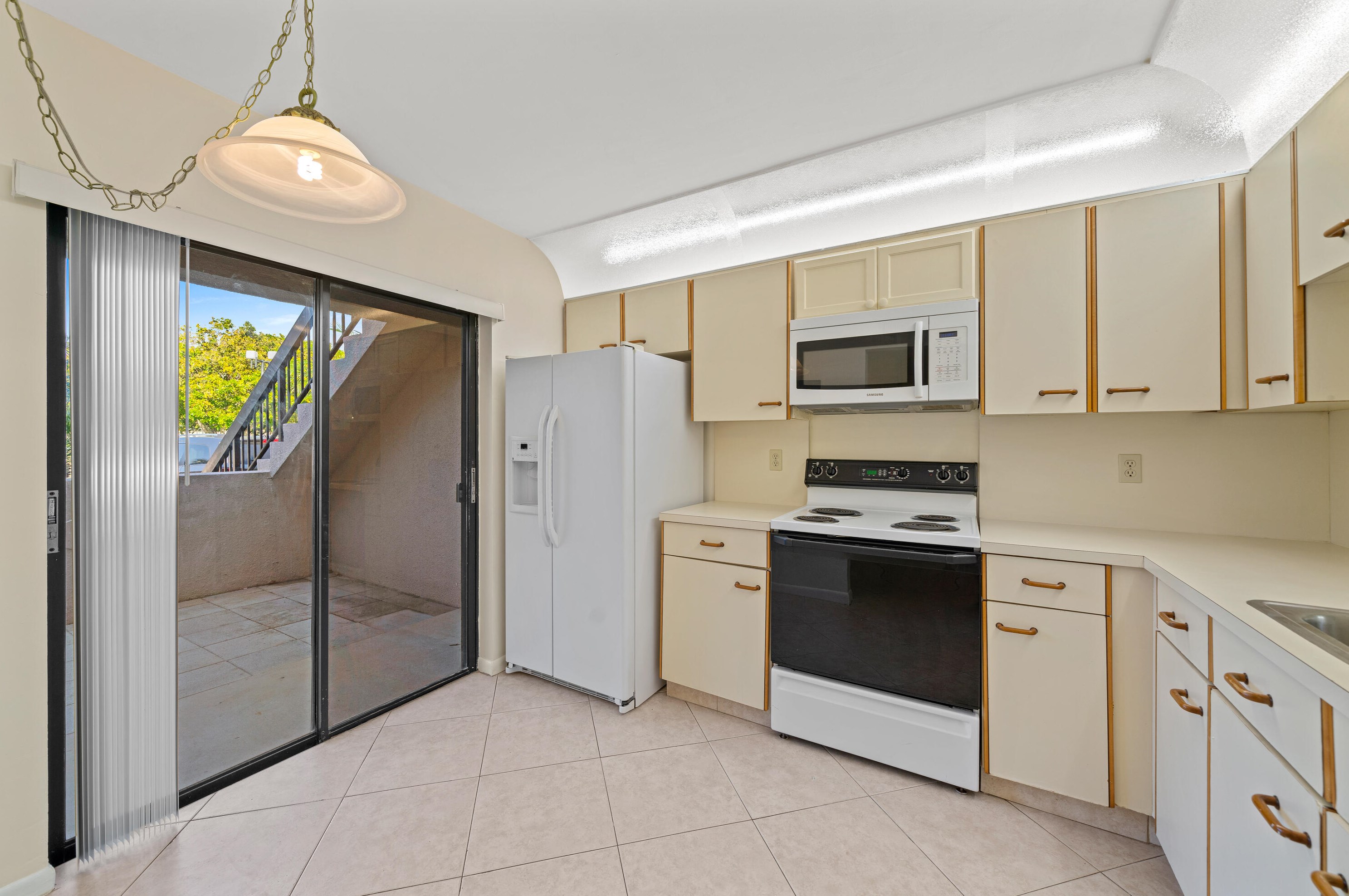 400 Club Cir Apt 108, Boca Raton, FL 33487