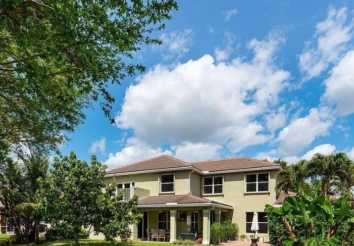 9042 Sedgewood Dr, Lake Worth FL  33467-6990 exterior