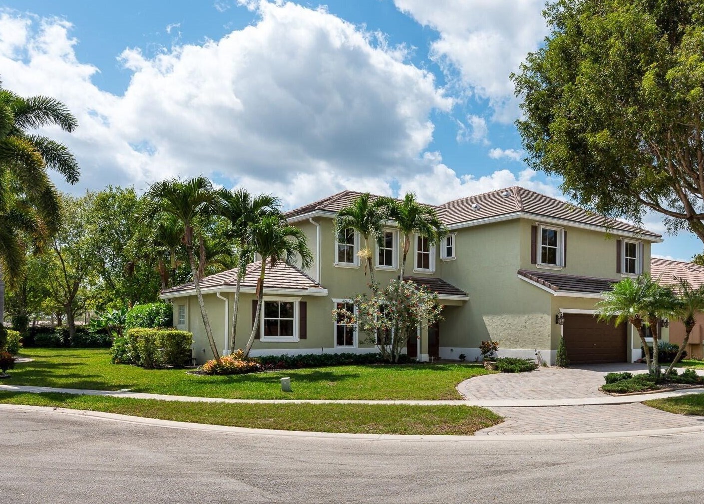 9042 Sedgewood Dr, Lake Worth FL  33467-6990 exterior