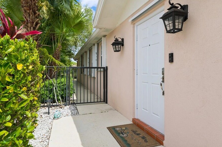 7821 Pine Island Way, West Palm Beach, FL 33411-5805