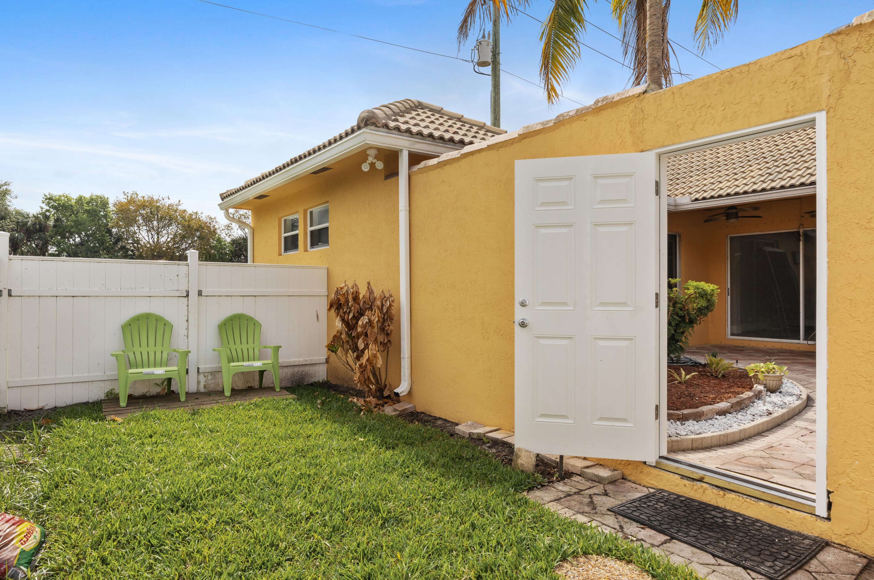 9924 Boynton Gardens Way, Boynton Beach FL 33437-5344 exterior