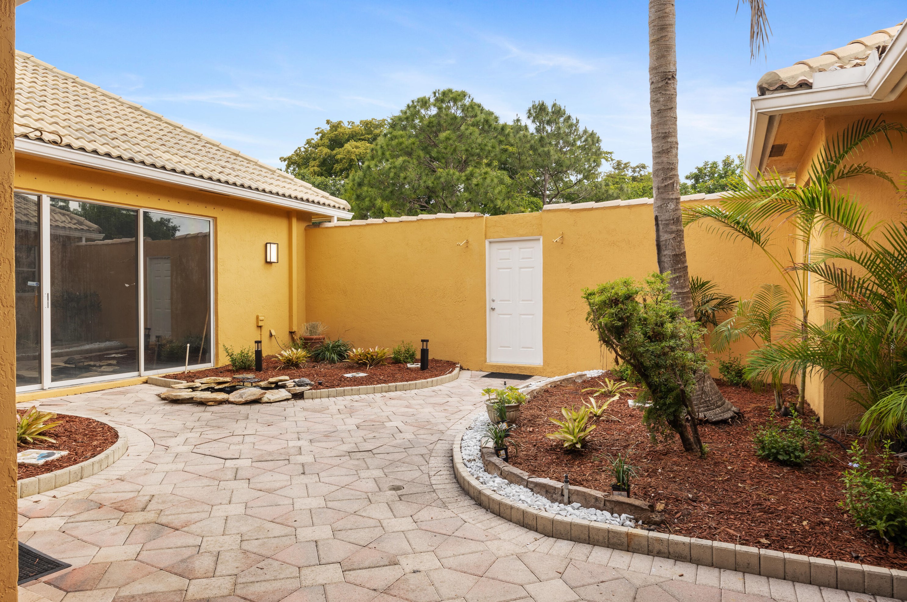 9924 Boynton Gardens Way, Boynton Beach FL 33437-5344 exterior