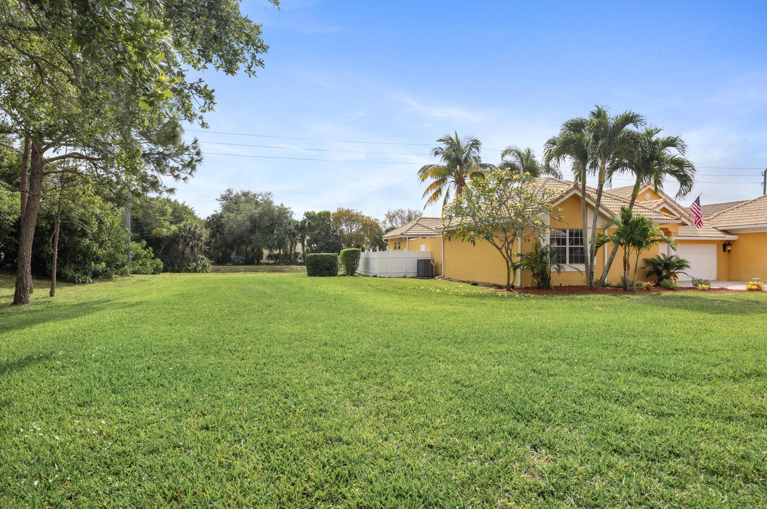 9924 Boynton Gardens Way, Boynton Beach FL 33437-5344 exterior