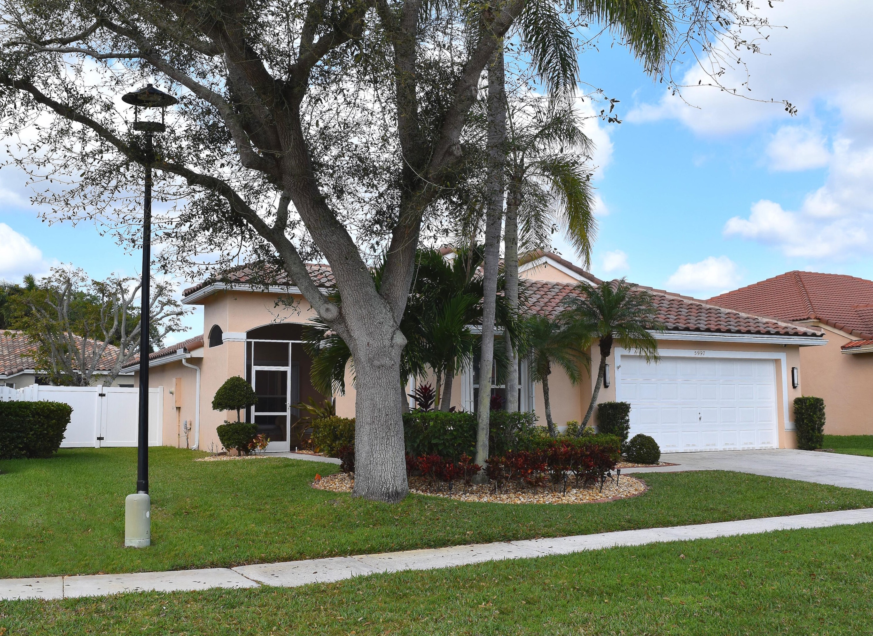 5997 Las Colinas Cir, Lake Worth, FL 33463-6558