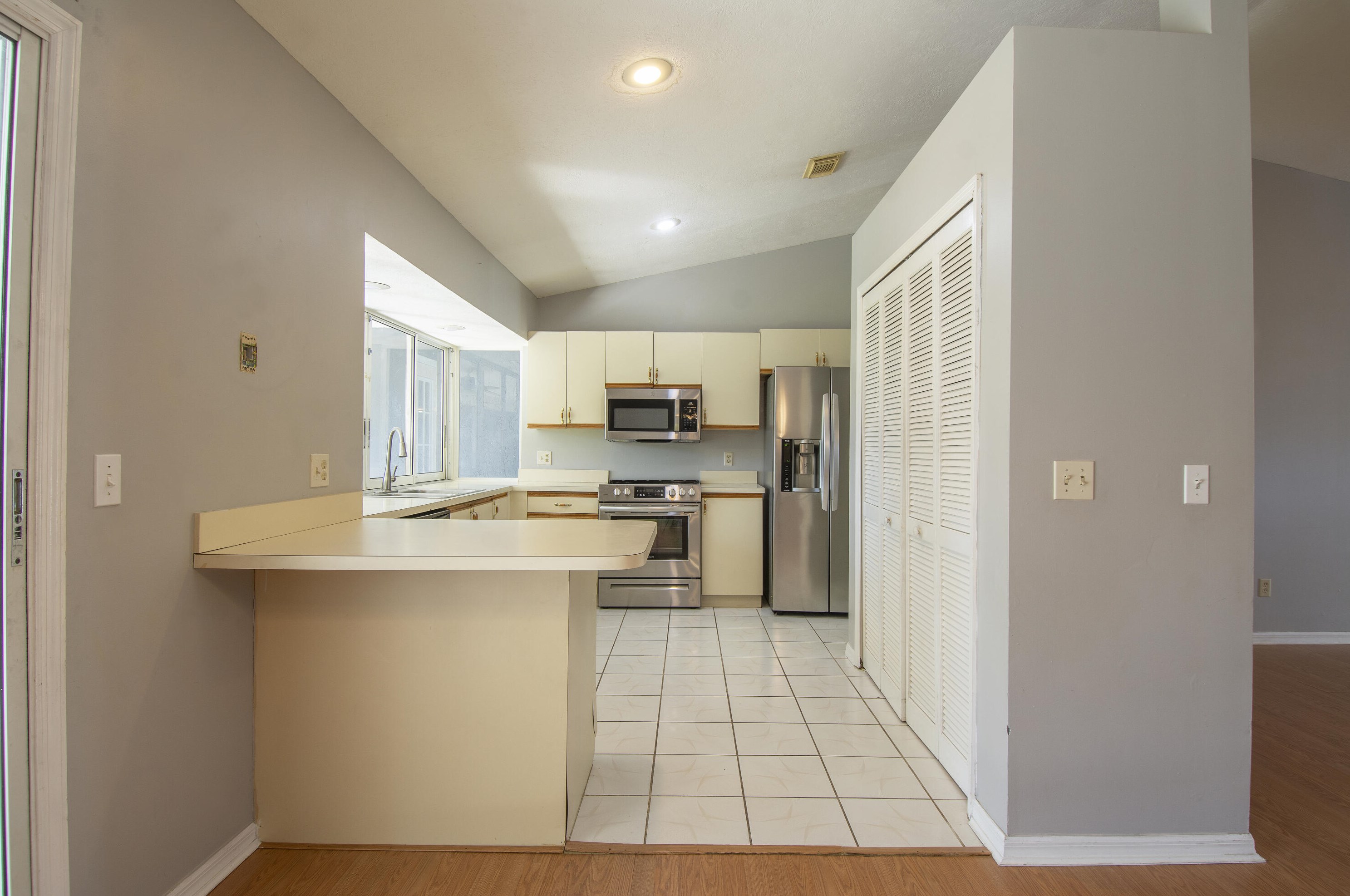 366 Strait Ave, Fort Pierce FL  34983-4547 exterior