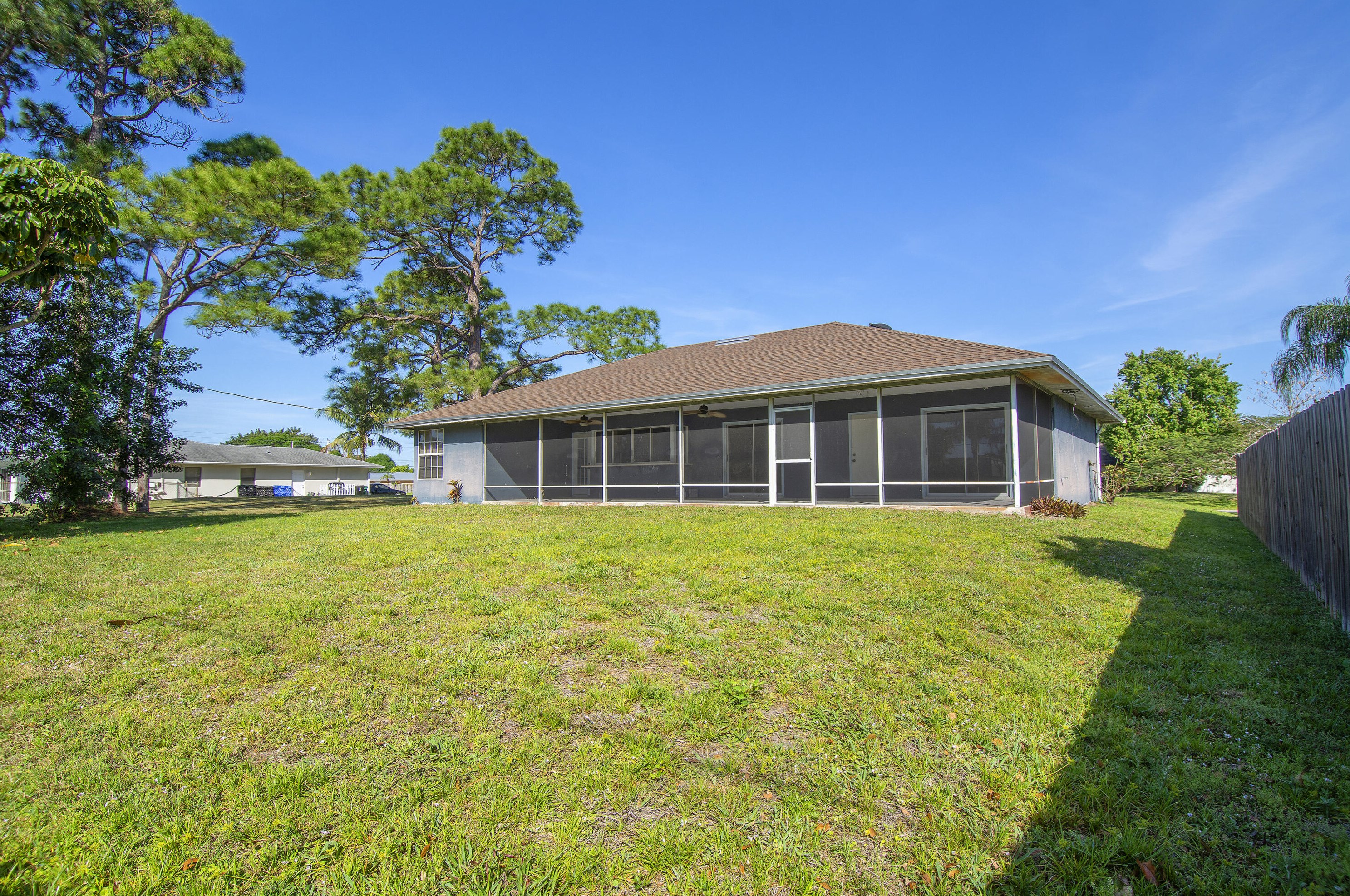 366 Strait Ave, Fort Pierce FL  34983-4547 exterior