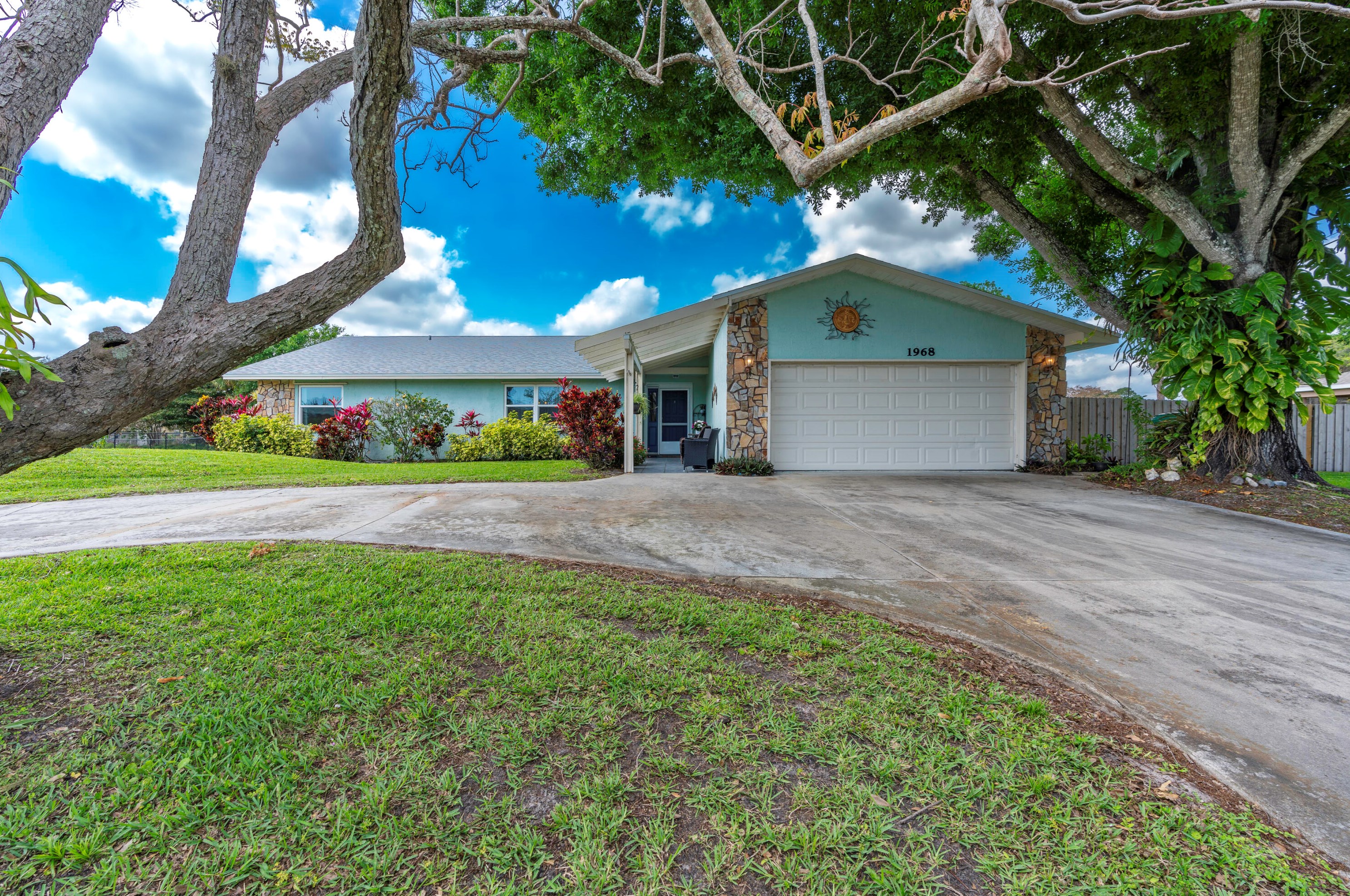 1968 Aladdin St, Fort Pierce, FL 34953-1715