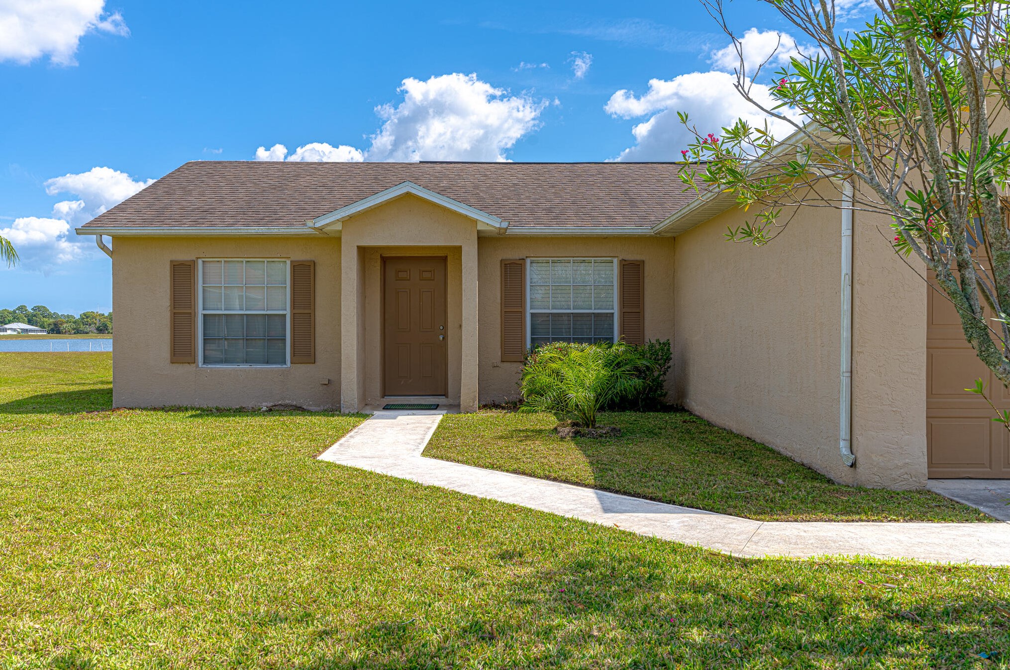 2091 Imperial St, Fort Pierce, FL 34987-2025