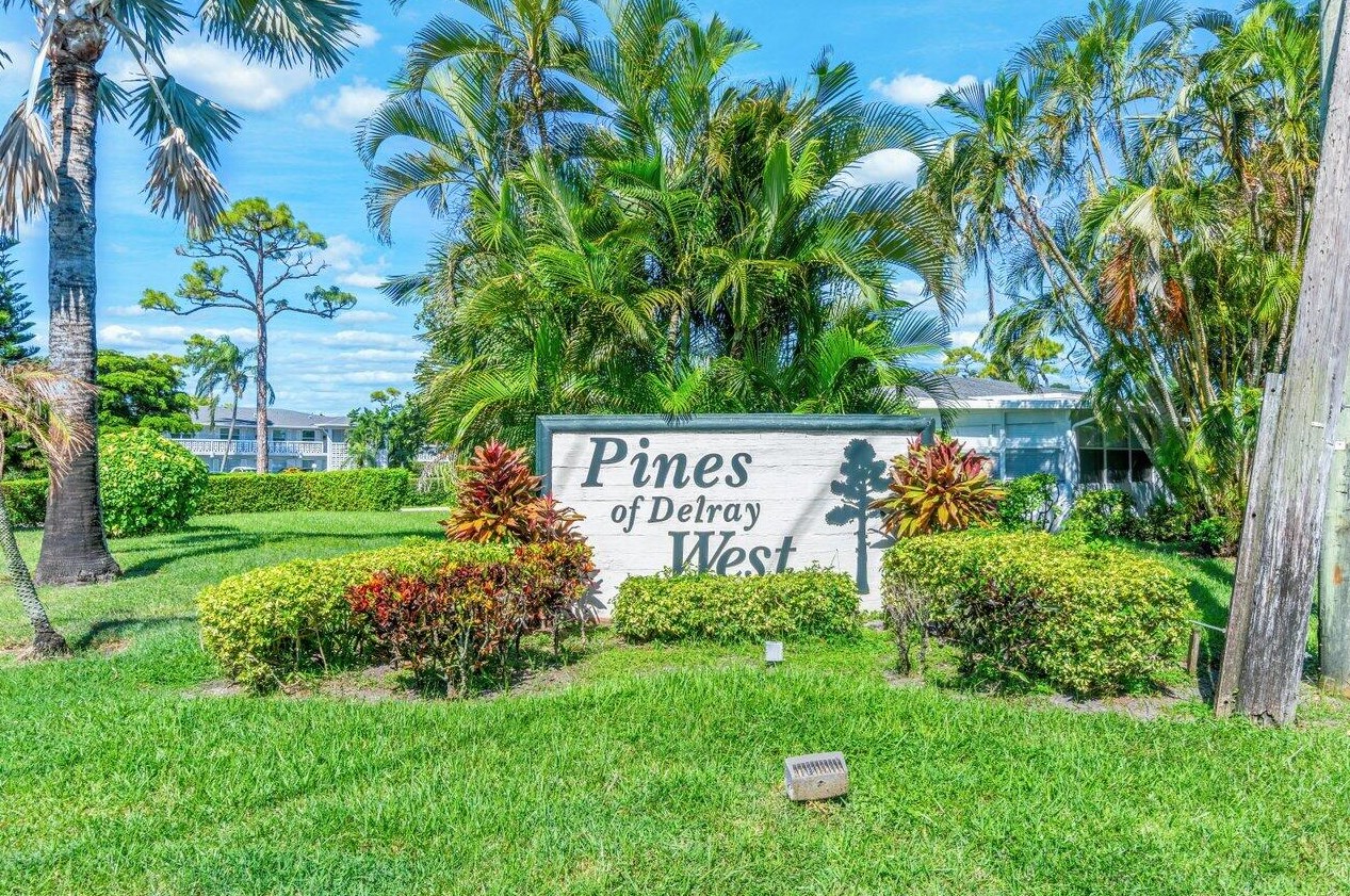 2830 15th St, Delray Beach, FL 33445-5895