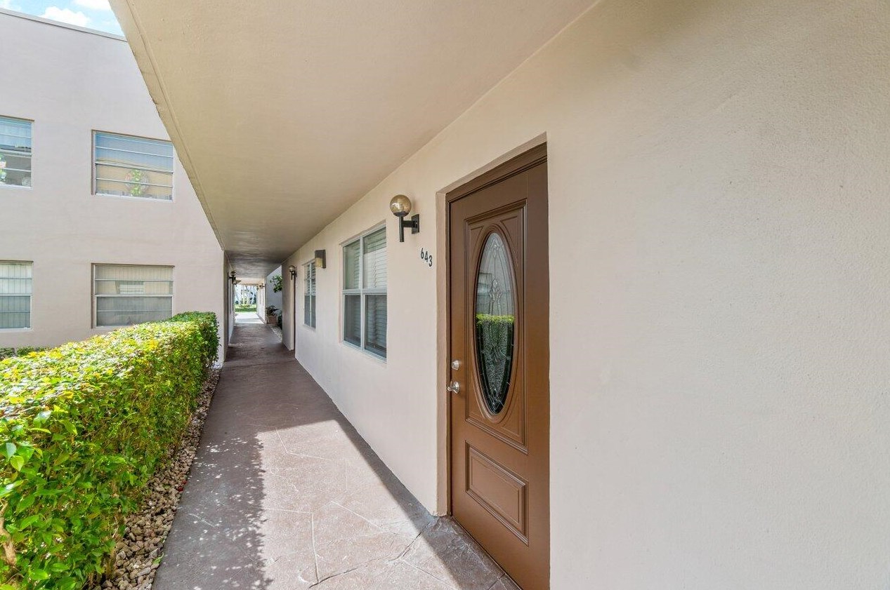 643 Normandy, Delray Beach FL  33484-4868 exterior