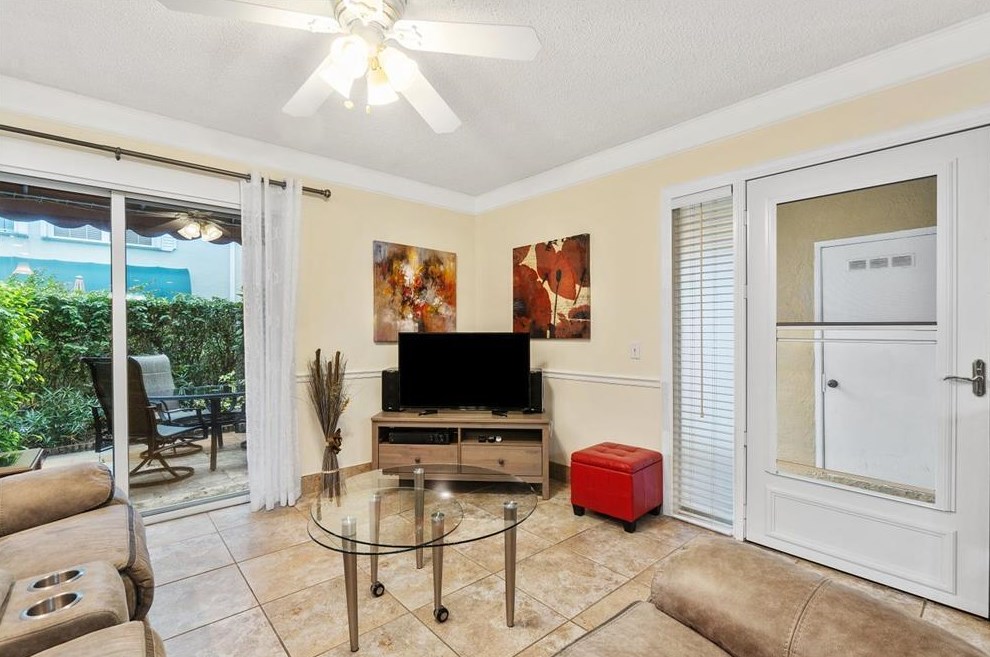 606 Waterside Dr, Lake Worth, FL 33462