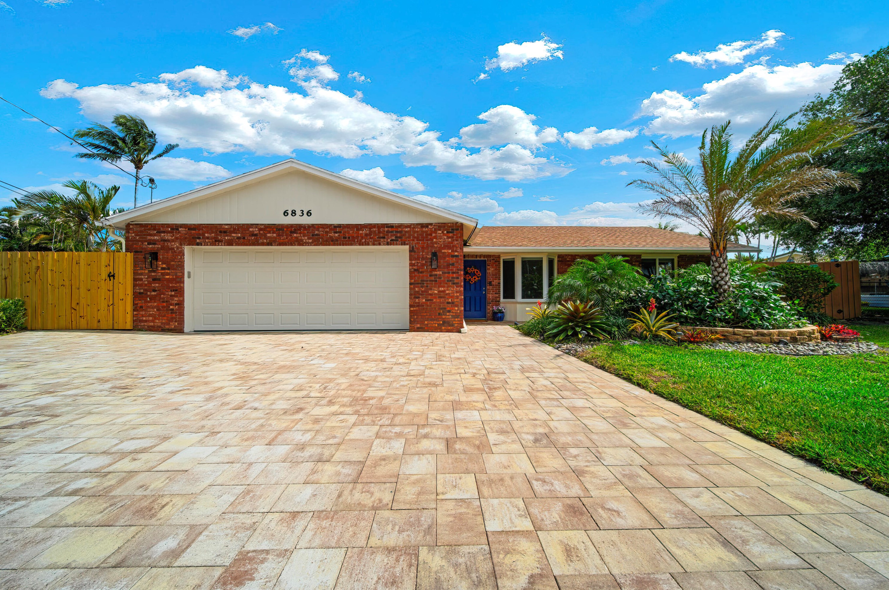 6836 Bayshore Dr, Lake Worth, FL 33462-3904