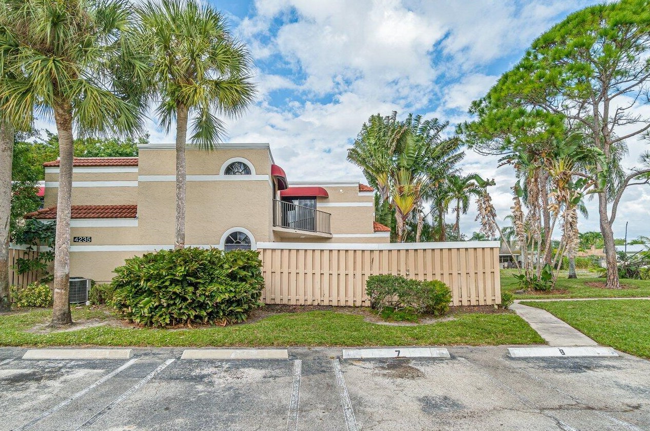 4235 Village Dr #c, Delray Beach, FL 33445