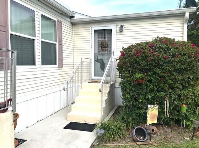 20 Madrid Ln, Fort Pierce, FL 34952-8515