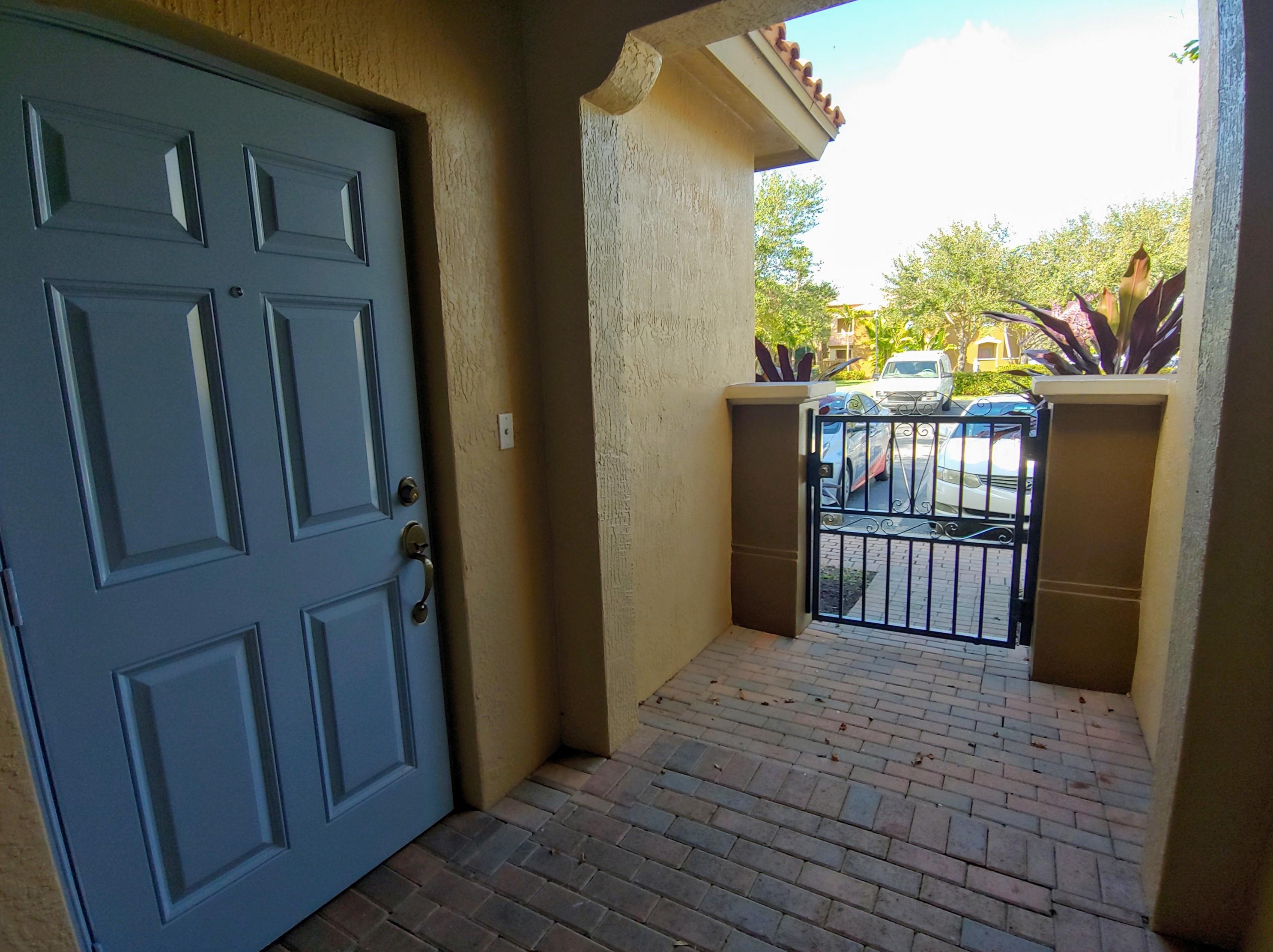 2888 Hidden Hills Rd #906, West Palm Beach, FL 33411